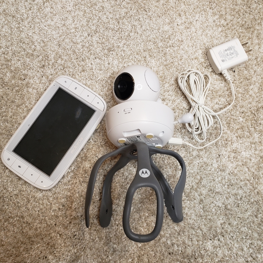 Motorola MBP36XL 5-Inch Colour Screen Video Baby Monitor